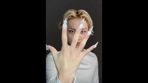 enhypen jungwon so cute w/ cat claws