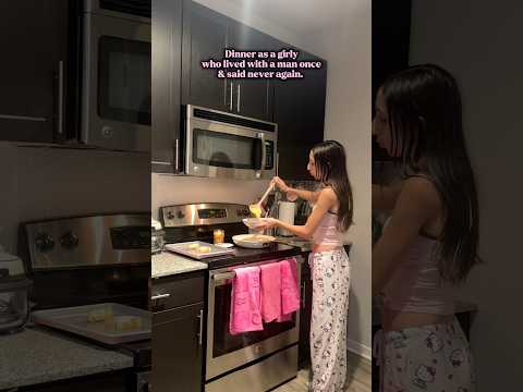 Single girl dinner #cookwithme #girldinner #singlegirllife #singlegirl #asmrcooking #easydinner