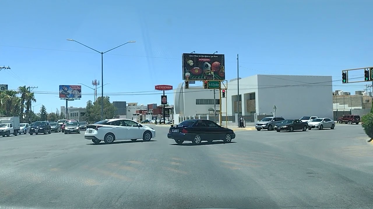 CRUZANDO LA FRONTERA ENTRE EL PASO TEXAS, USA HACIA CUIDAD JUAREZ CHIHUAHUA MEXICO. LUN.30.MAY.2022.