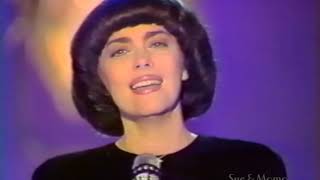 Mireille Mathieu : &quot;Des soleils bleu blanc rouge&quot;