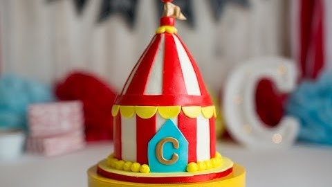 Circus Time | Cake Smash © Full Feather Photography