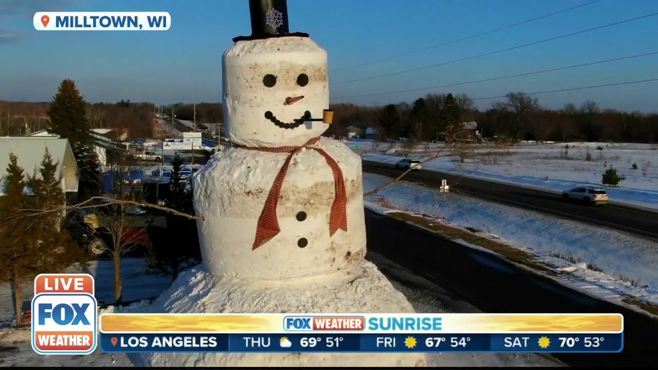 Wisconsin Family Builds Towering 40Foot Snowman YouTube