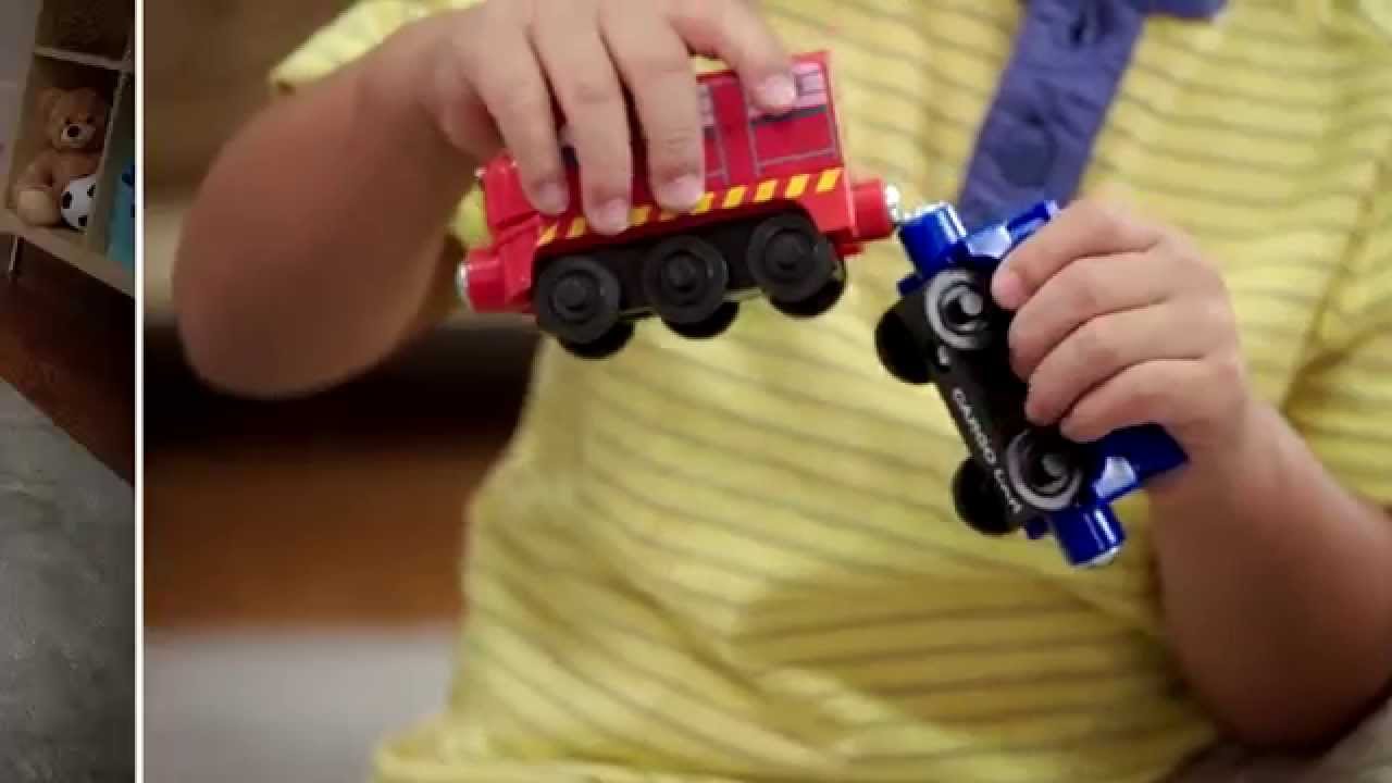 Chuggington Wooden Railway Wilson Rides the Rails with 1-2-3 Track