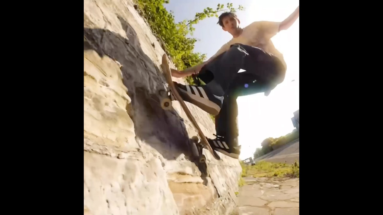 特撮 MISHKA/BADTEETHCOMICS LESTANG NICOLAS Mike Nicolls searches out plenty of crust in his new part filmed