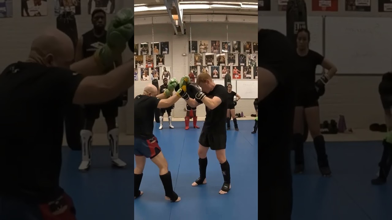 Long Guard in Muay Thai for inside attack #muaythaitraining #kickboxingfighter