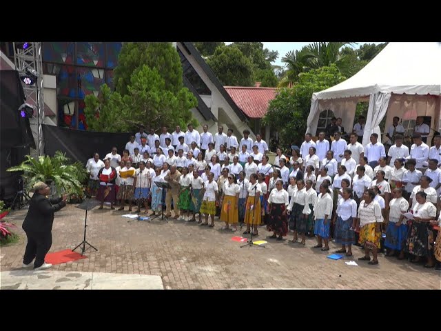 Frans Sisir feat Manokwari Choir - Heal The World class=