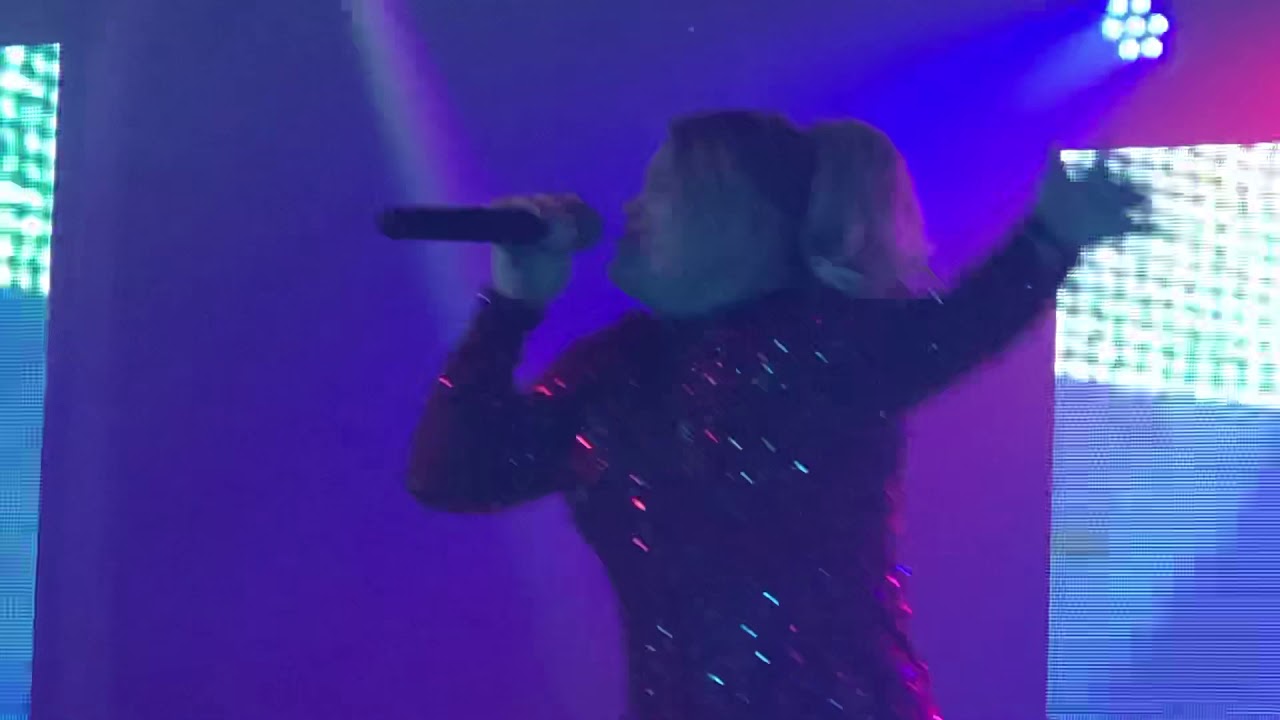 Holly live at lady’s mile ( star act )