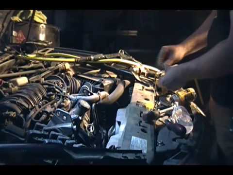 Video: Hur spolar man kylaren på en 2000 Chevy Impala?