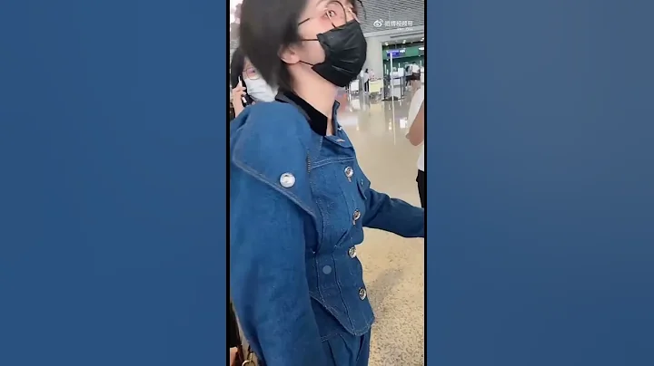 220925-劉戀 上海飛海口 本來改簽虹橋了 結果粉絲都在浦東等送機 戀子決定過去見面 雙向奔赴 - 天天要聞