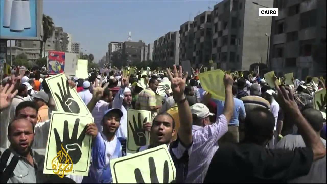 تظاهر محتجون مناهضون للجيش في أنحاء مصر