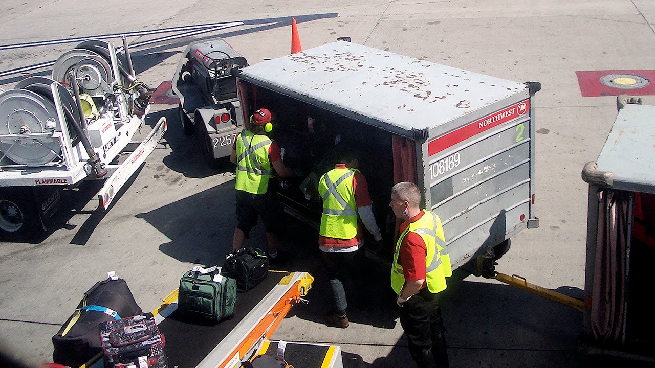Atlanta Airline Baggage Handler Accused of Smuggling Firearms Onto Passenger Jets Atlanta Airline Baggage Handler Accused of Smuggling Firearms Onto Passenger Jets