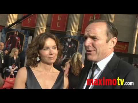 Jennifer Grey & Clark Gregg at 'IRON MAN 2" Premie...