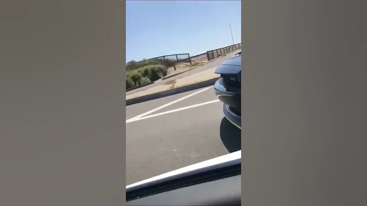 Corvette vs Hellcat (Mexico)