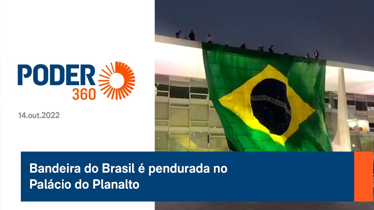 Bandeira do Brasil é pendurada no Palácio do Planalto