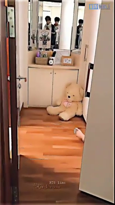 Jungkook padahal ada ranjang kenapa tidur di lemari😭🤣 #bts #short #army #btsarmy #jungkook