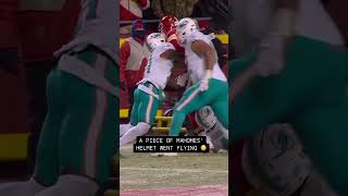 Patrick Mahomes' helmet just shattered 😱