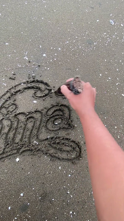 Wina #tulisanpasir #menuliskreatif #pantai #beach #calligraphy
