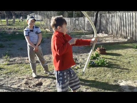Как сделать лук и стрелы? (#10) Сделали сами, попали в кабана!!!)