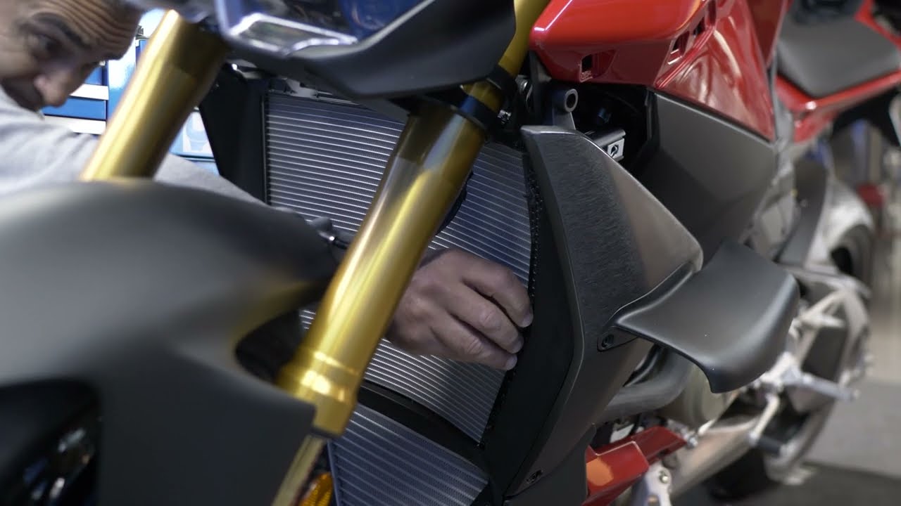 Ducati Streetfighter v4/S 2025  radiator guard- installazione plug and play griglia radiatore ducati