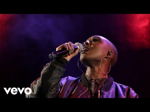 Laura Mvula - Same Old Mistakes (Tame Impala & Rihanna cover in the Live Lounge)