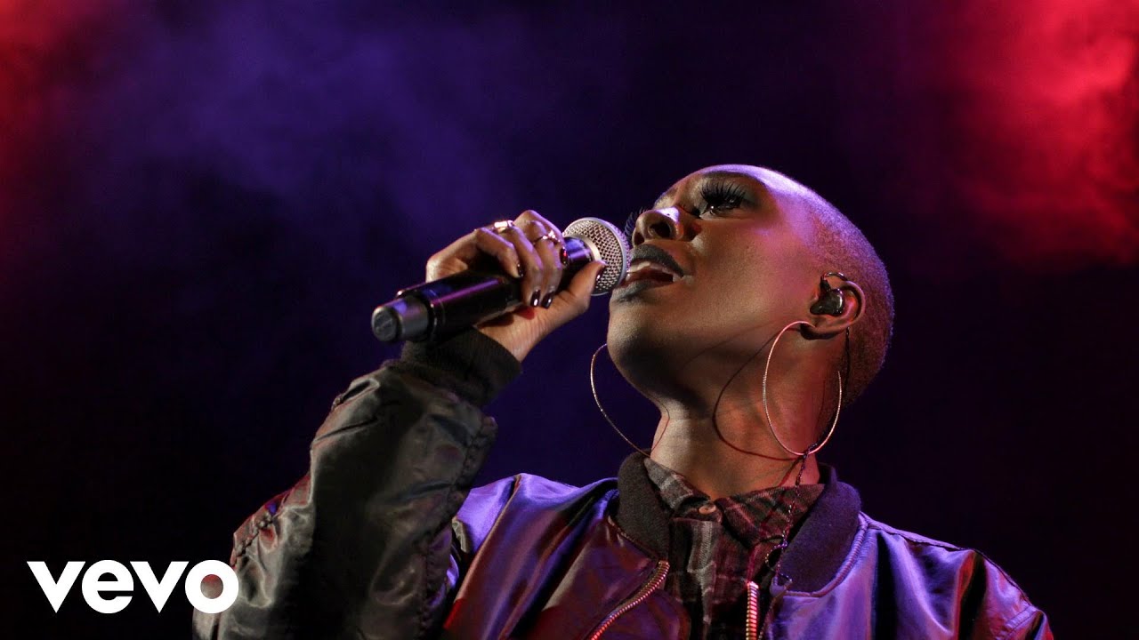 Laura Mvula – Same Old Mistakes (Tame Impala & Rihanna cover in the Live Lounge)