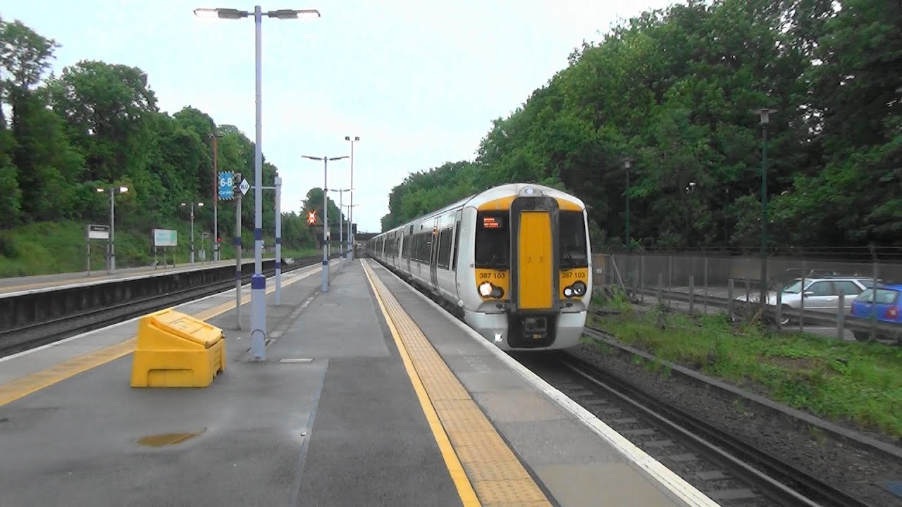 (HD) Thameslink 387103 + 387101 arrive at Bromley South on 1E71 to Bedford. 1.6.16