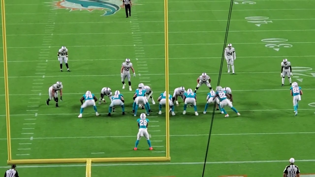 Raiders vs Miami Dolphins Run Play Safety by Raiders bc of OL and