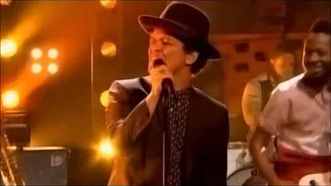 Bruno Mars --  Locked Out of Heaven / Interview -- The Graham Norton Show