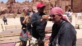 How To Wrap a Jordanian Headscarf! Petra, Jordan - Apr 2015 WORLDSCHOOL FUN