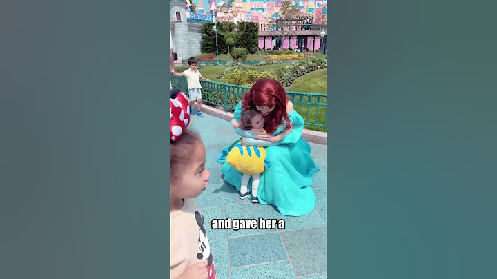 Flounder Meets Ariel At Disneyland! ❤️
