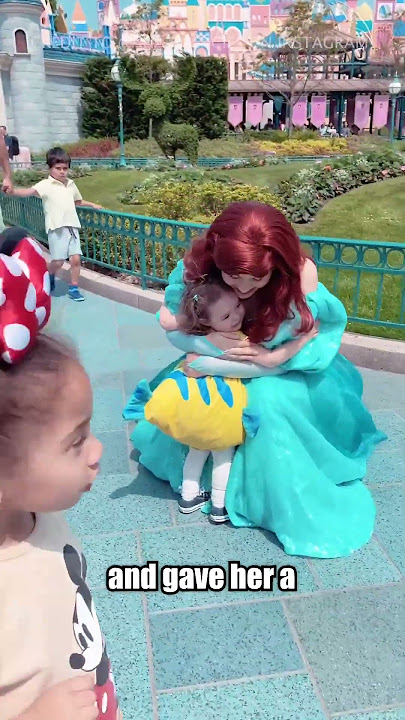 Flounder Meets Ariel At Disneyland! ❤️