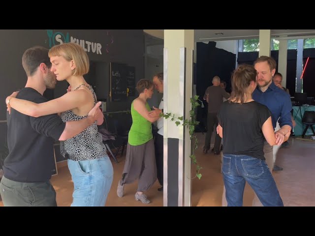 Tango Loca Comunidad - Für die nächste Generation von modernen Tango TänzerInnen! 
Ein kleiner Video-Zusammenschnitt von