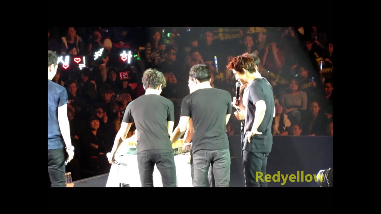 22122012 2PM What time is it? in Macau - X'mas song and HBD Taec [HD]