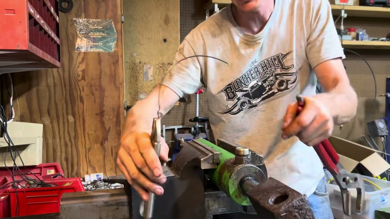 John Deere hook-wire hydraulic cylinder 