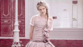 Florrie Arnold - Sunday Girl (videoclip) chords