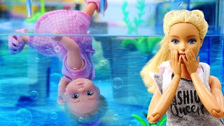 Çocuk videosu. Chelsea fok balığın havuzuna düştü! Barbie oyunu