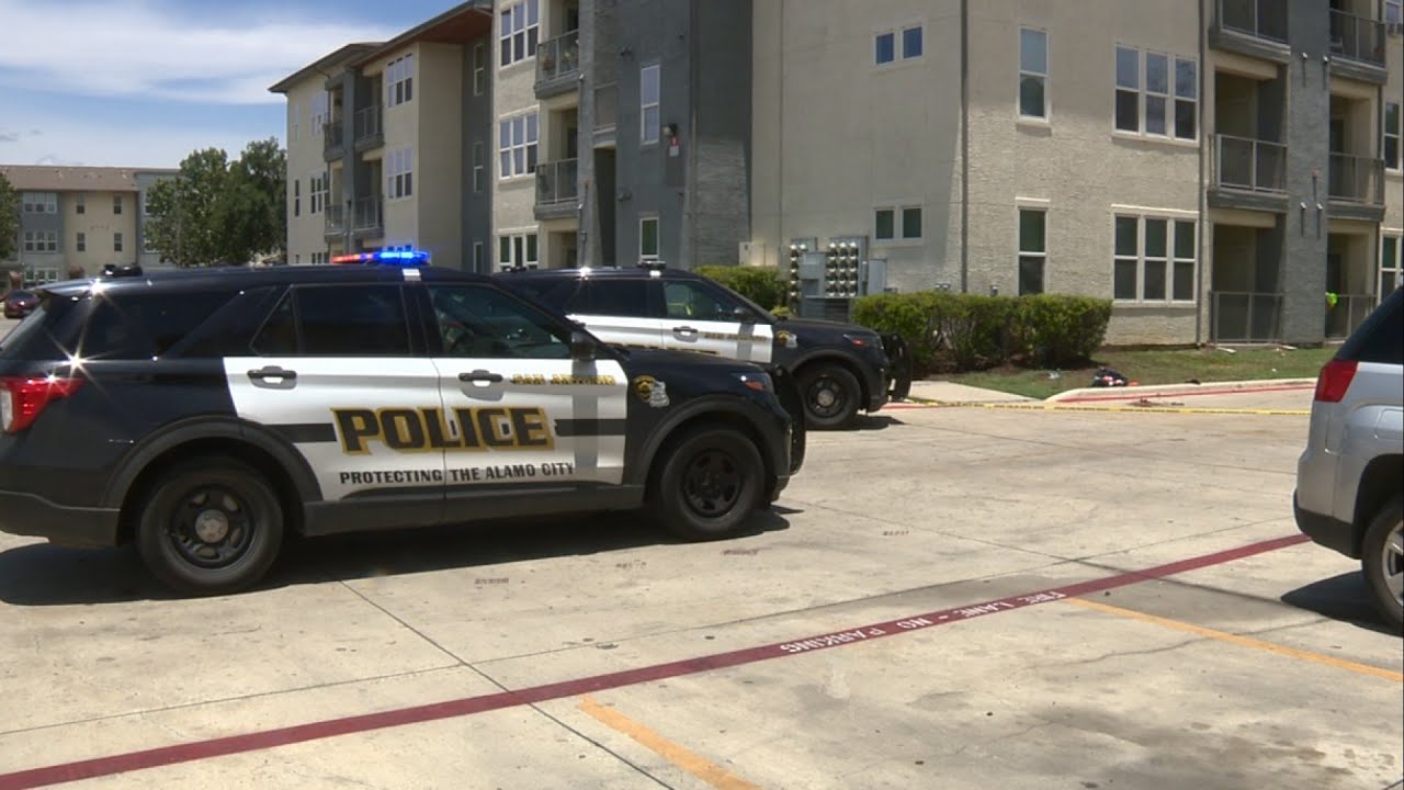 Man critically injured after shooting at West Side apartment complex ...