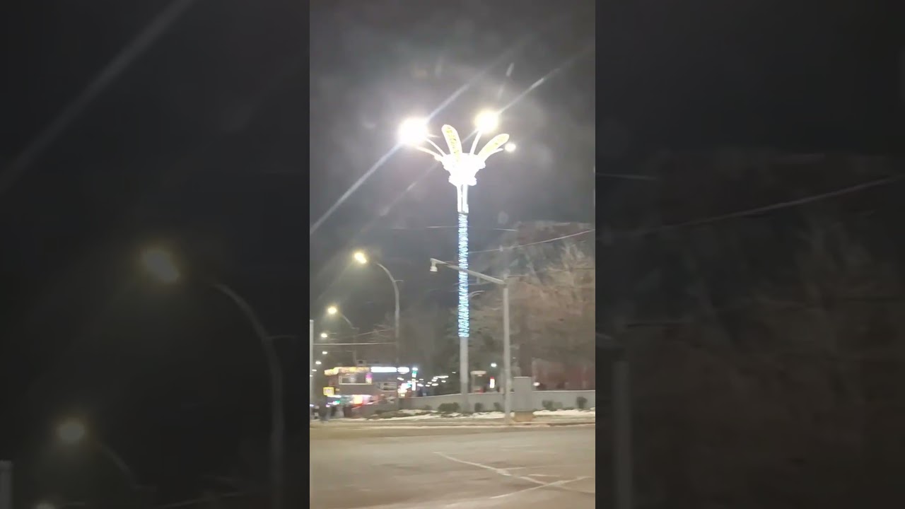 ➡️ Поворот направо на регулируемом перекрёстке.