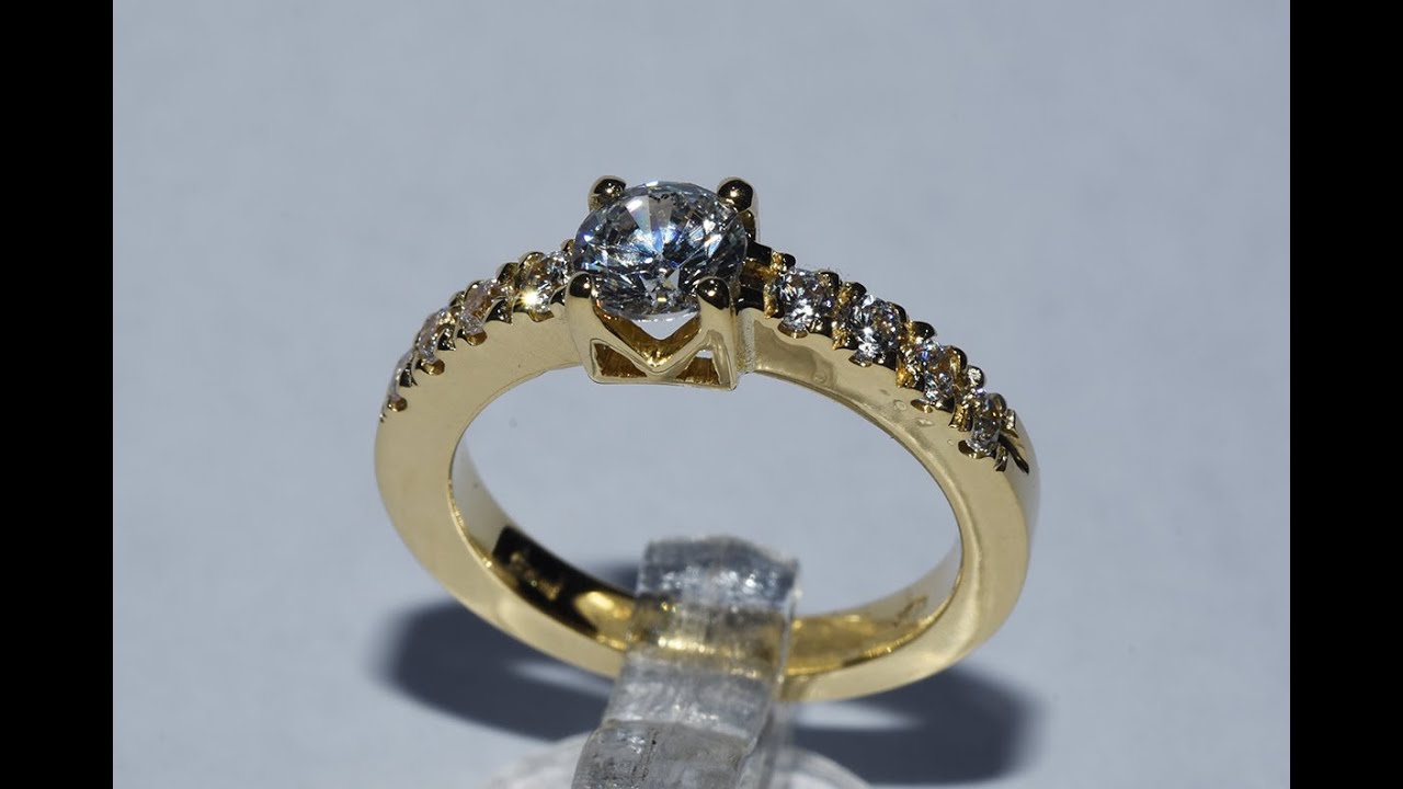 18KT yellow gold solitaire ring