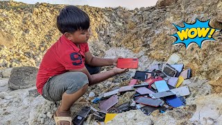 Fat boy Looking for used phone in trash || Restoration abandoned phone