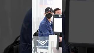 The way He TURNED😍😭..Jungkook departed to LA,USA..for an overseas schedule