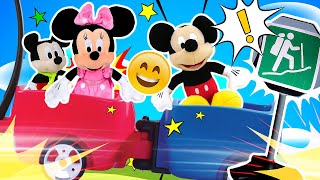 Topolino giocattolo porta la famiglia in campeggio. Giochi per i bambini piccoli. Storie divertenti