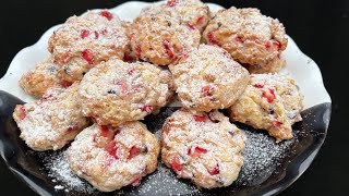 You'll make these biscuits every day 🥰 With strawberries and chocolate chips! Too good