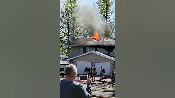 2 houses  catch fire
