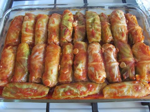 Video: Recipe: Cabbage Rolls With Minced Chicken And Bell Peppers Baked In Tomato Sauce On RussianFood.com