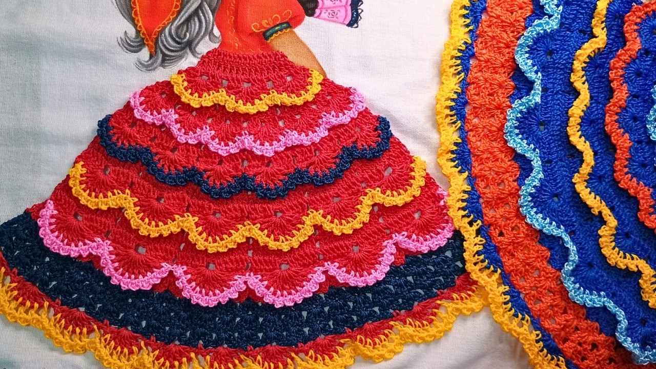 SAIA EM CROCHÊ PARA BONECA PINTADA NO PANO DE PRATO
