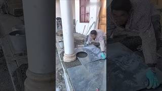 완벽한 타일 시공인 줄 알았는데? 기둥 앞에서 뇌정지 온 역대급 실수 ㄷㄷ