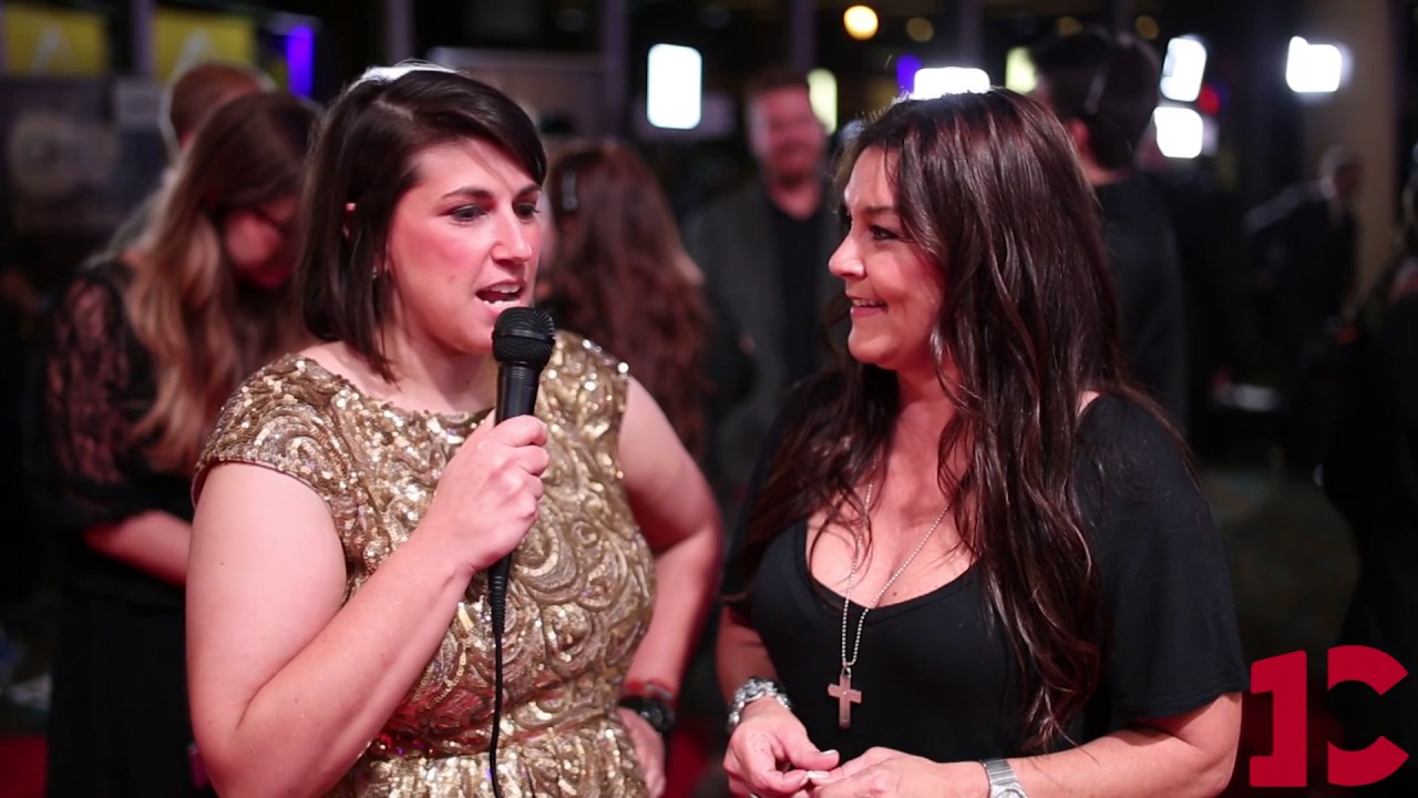 Gretchen Wilson // CMA Red Carpet YouTube