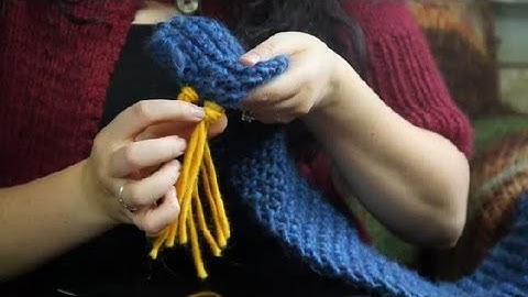 How to Knit Fringes on a Scarf : Knitting Tips