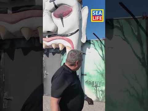 🏰 Загадочное здание в Sea Breeze! 🕯️